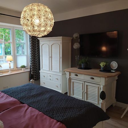 Ferienwohnung Im Erdgeschoss In Der Altstadt Von Хайлигенхафен Екстериор снимка